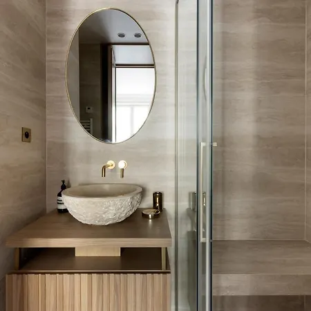 Splendid 1bed Located In The Marais Area With High-end Services Apartment